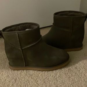 Ugh Classic Femme Mini Boot grey